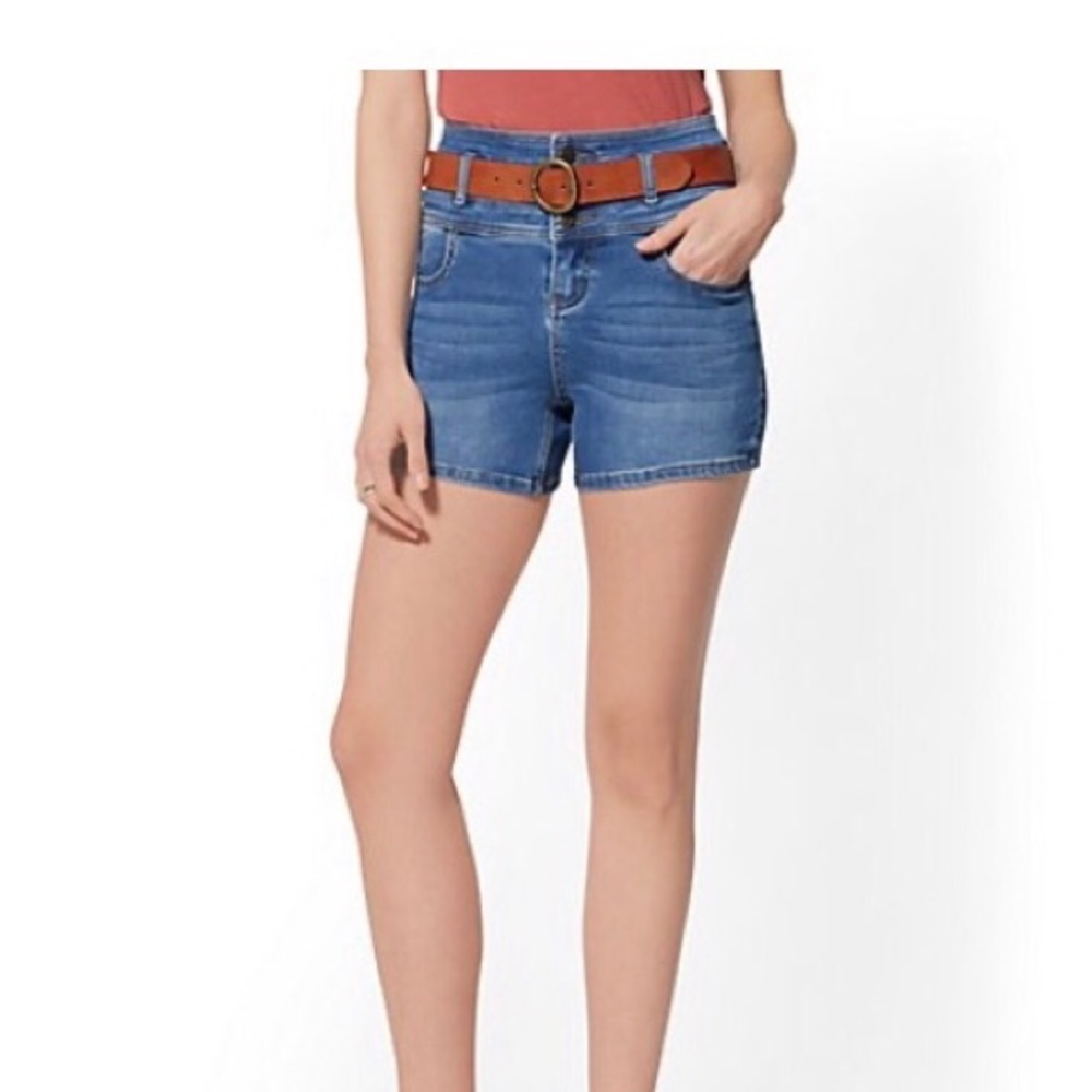 4” 3-button high waisted short- medium blue